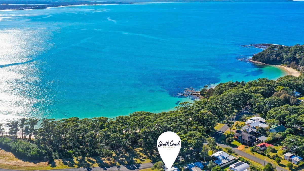 Bendalong House | Bendalong Beachside has ocean glimpses