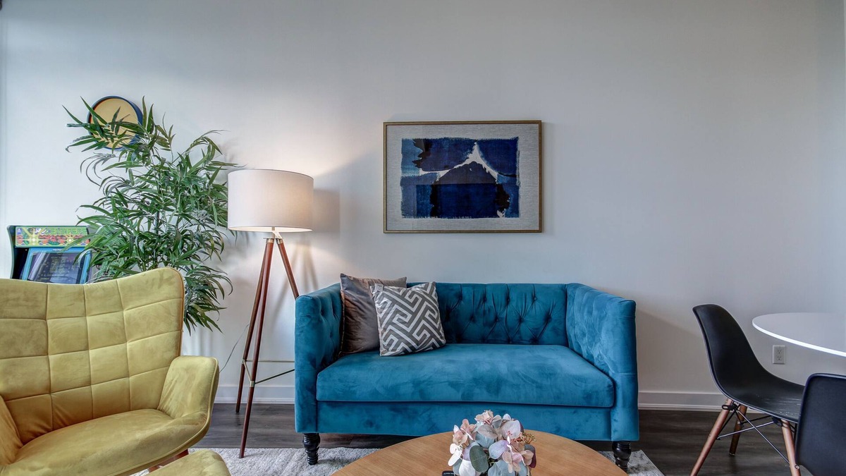 Mississauga Condo | Benetton Suite - Square One - 1 BR + Den +1 Parking