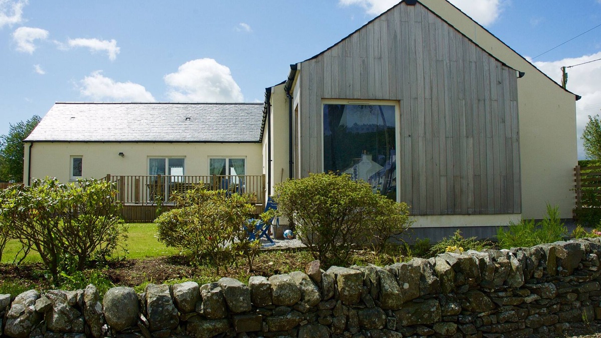 Castle Douglas House | Bengali Holiday Cottage - Sleeps 8 - Luxury Bungalow - Great Location