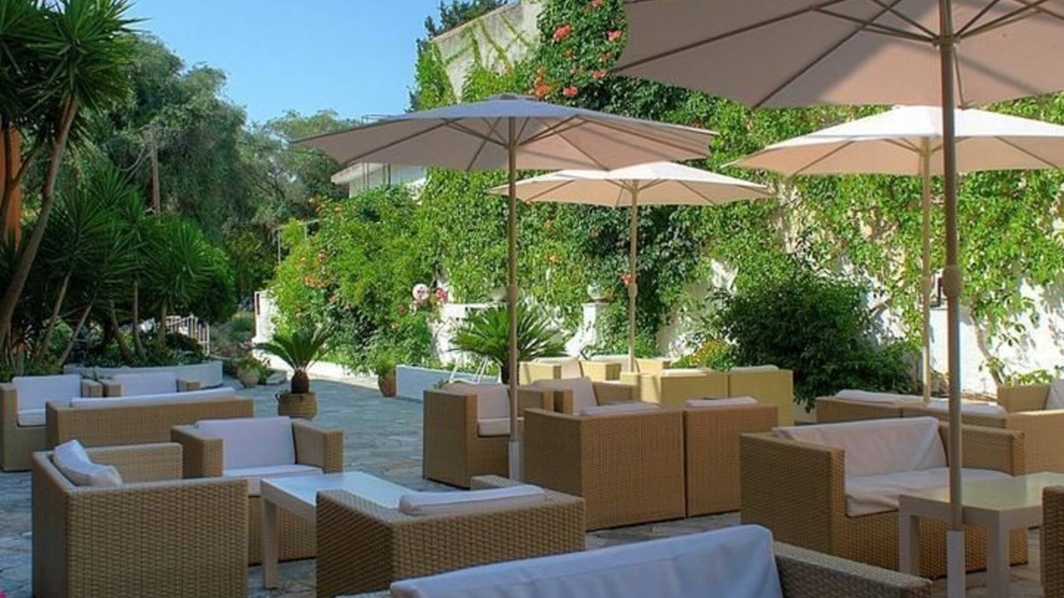 Benitses Hotel | Benitses Arches