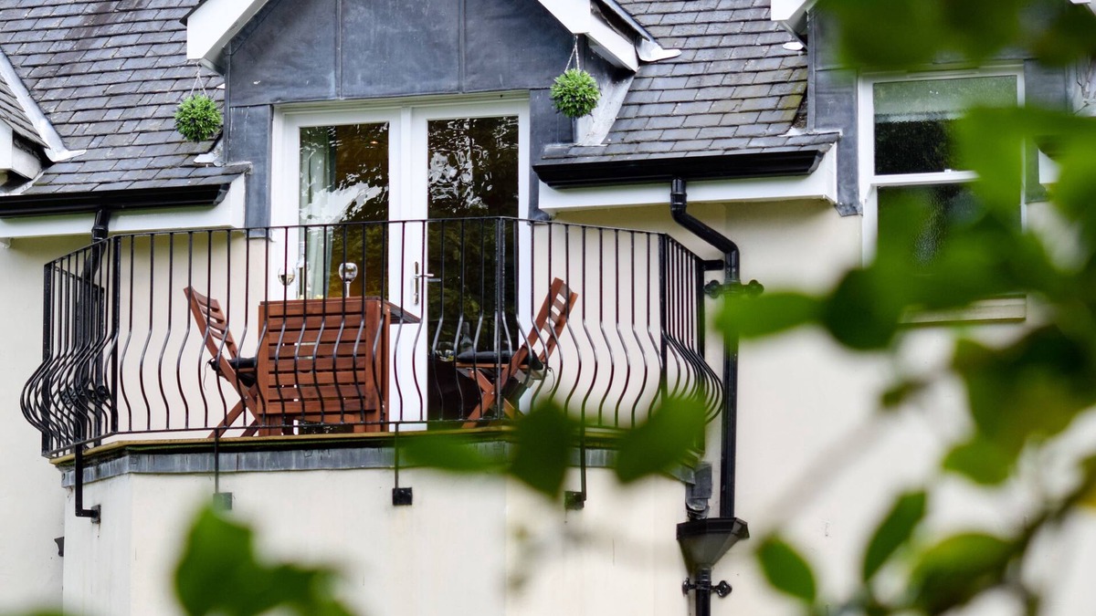 Arden Cottage | Benoch Lomond Castle - sleeps 4 guests in 2 bedrooms