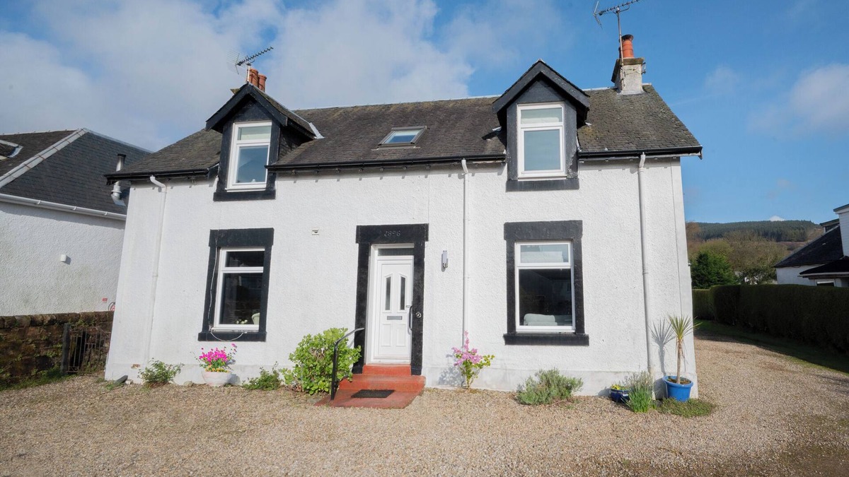 Lamlash House | Benoronsay 4 bedroom holiday home, Lamlash, Isle of Arran. Pet friendly