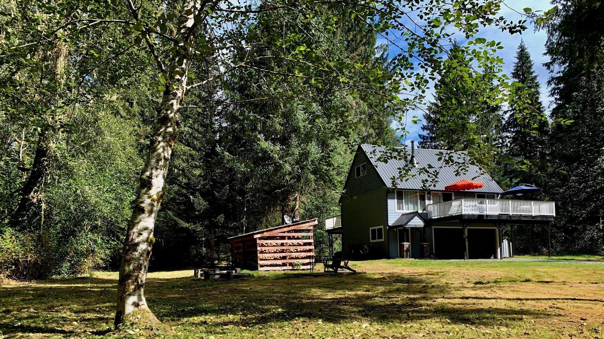 Verlot House | Benson Creek Cottage with Sauna and dogs welcome