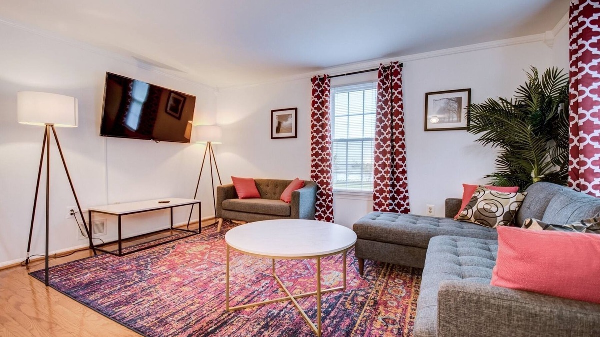 Potomac Falls House | Benton: Private Yard, Fast WiFi, Near DC