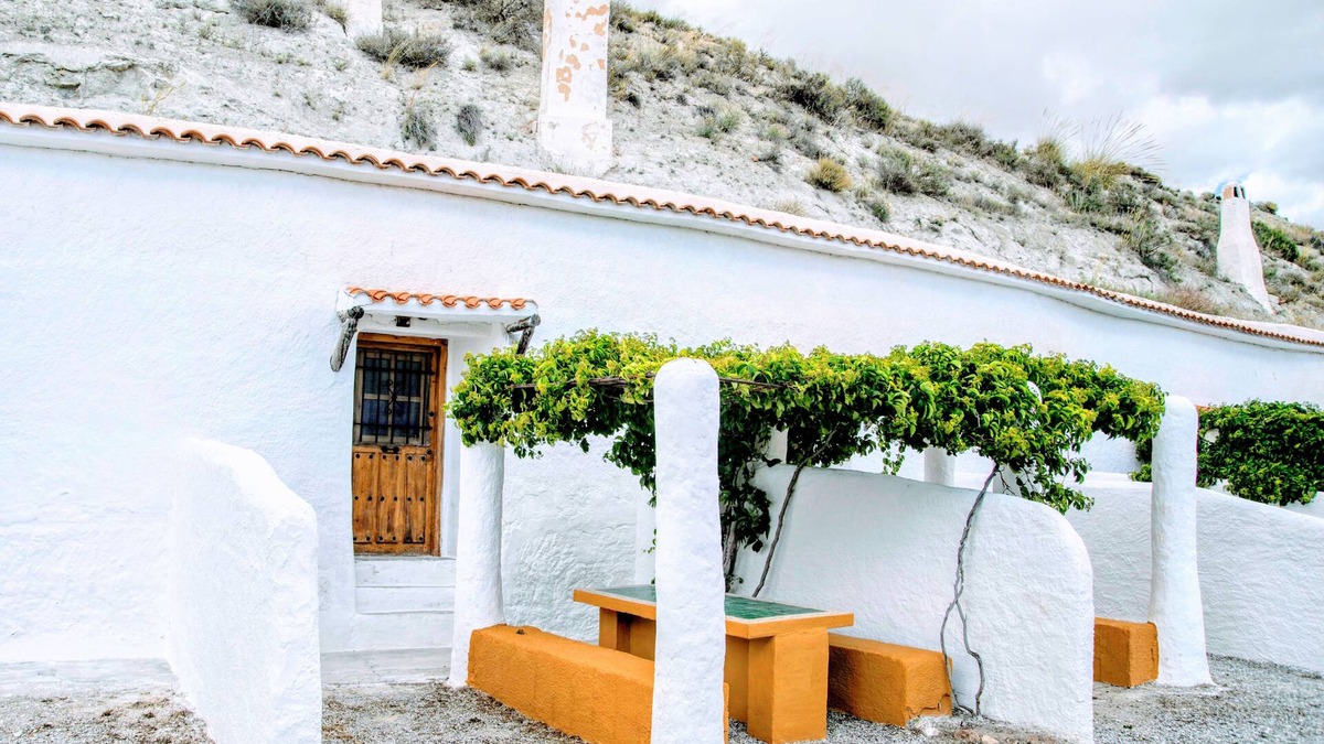 Baza Cottage | BENZALEMA CUEVA 2 PETS ARE ALLOWED