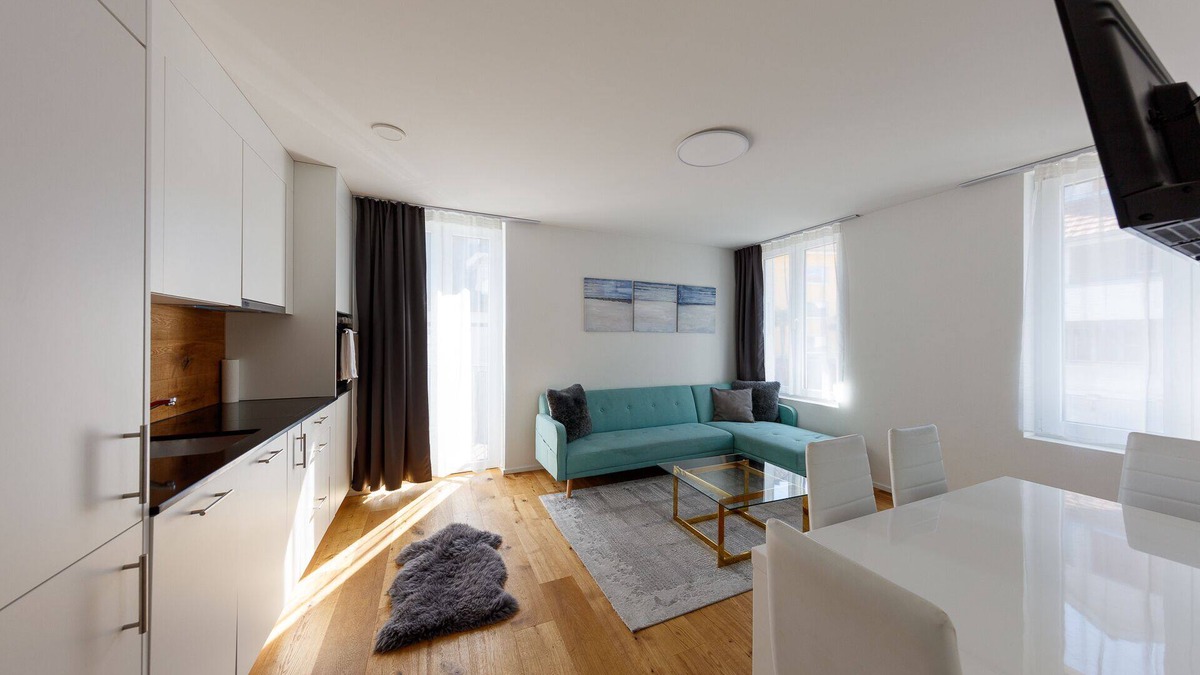 Spiez Condo | Berg & Berg Spiez - Chardonney with village and lake view