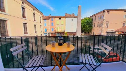 Villeneuve-de-Berg Apartment | Bergamote