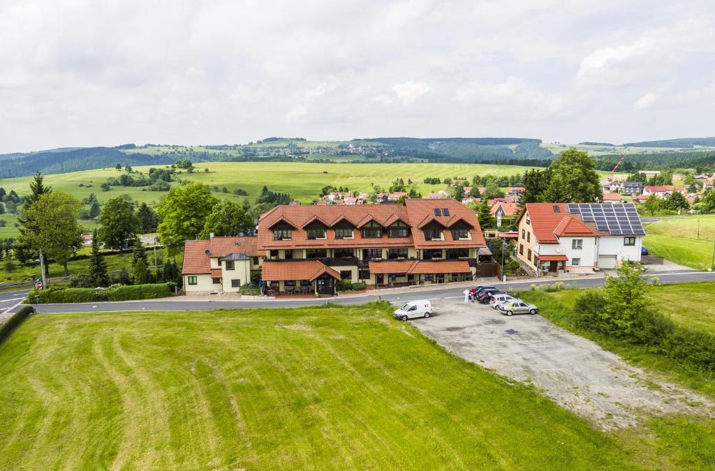 Waffenrod Hotel | Berggasthof & Hotel Kranich