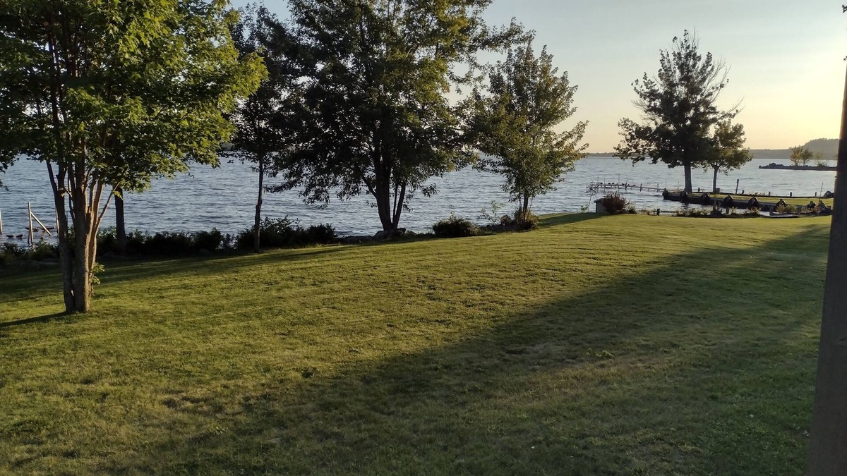 Bergland House | Bergland Bay Hideaway is a Lovely 3-bedroom Lakefront house in Bergland Mi