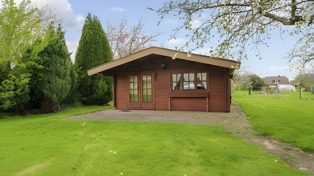 Bachenbrock Cabin | 'Bergners' with Private Terrace and Wi-Fi