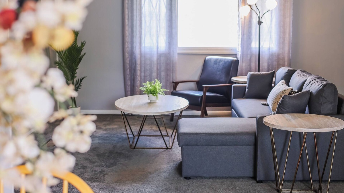 Kokomo House | Berkely Bungalow in Lovely Neighborhood