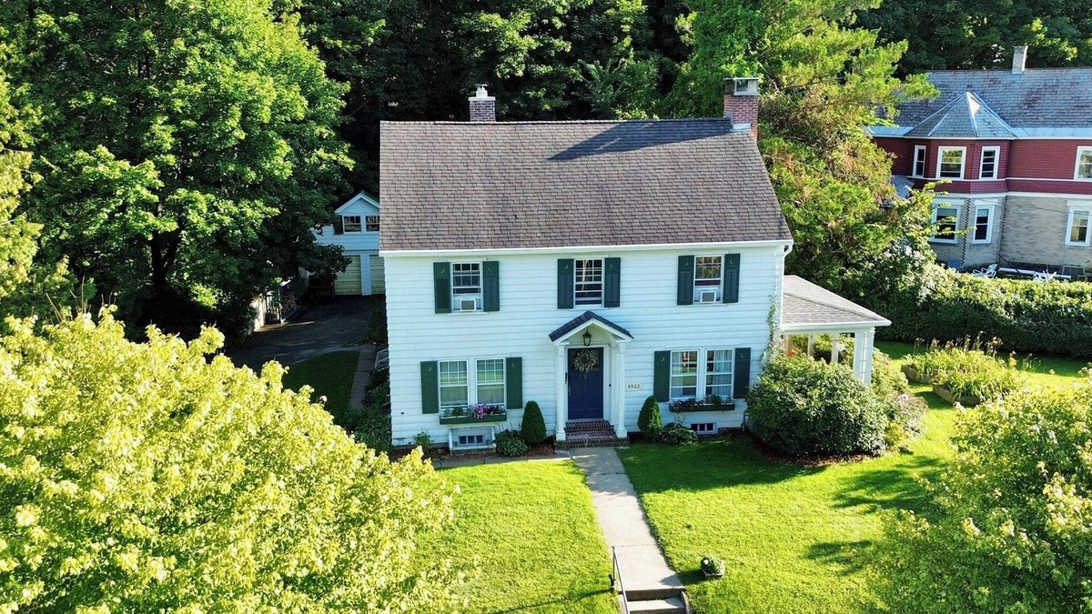 Adams House | Berkshire Mountain Escape: family retreat open now for fall color and skiing!