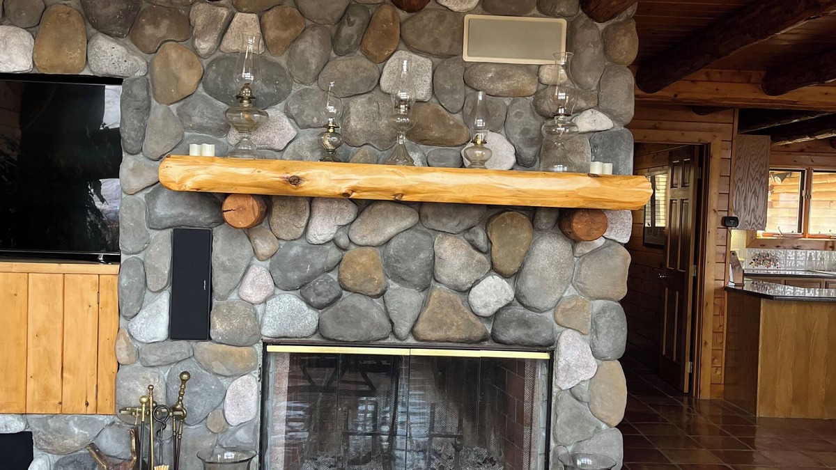 Taconic House | BERKSHIRE MOUNTAIN LAKEFRONT LOG HOUSE FAMILY RETREAT