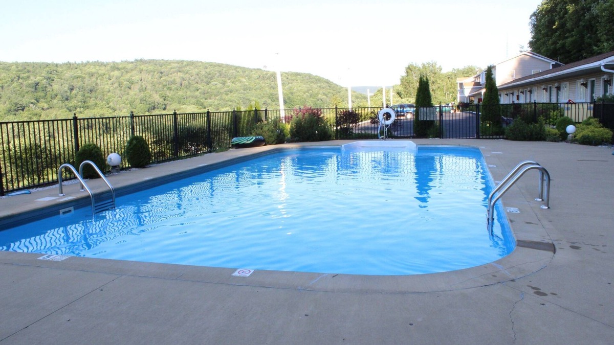 Austerlitz Hotel | Berkshire Travel Lodge