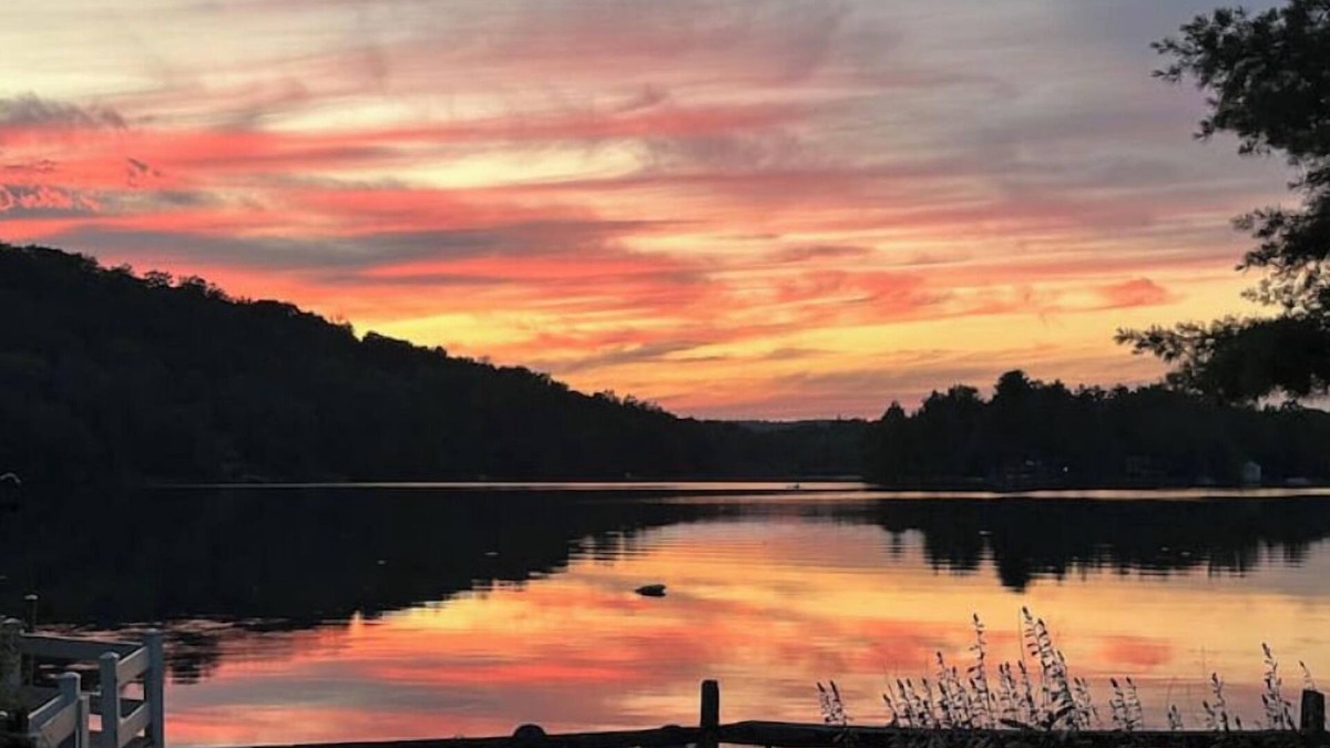 Sherwood Forest House | Berkshires Lakefront Retreatn