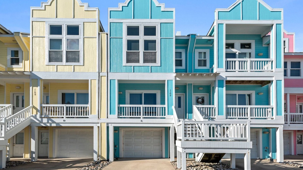 Bermuda Bay House | Bermuda Bay 109: Shared Pool, Pet friendly