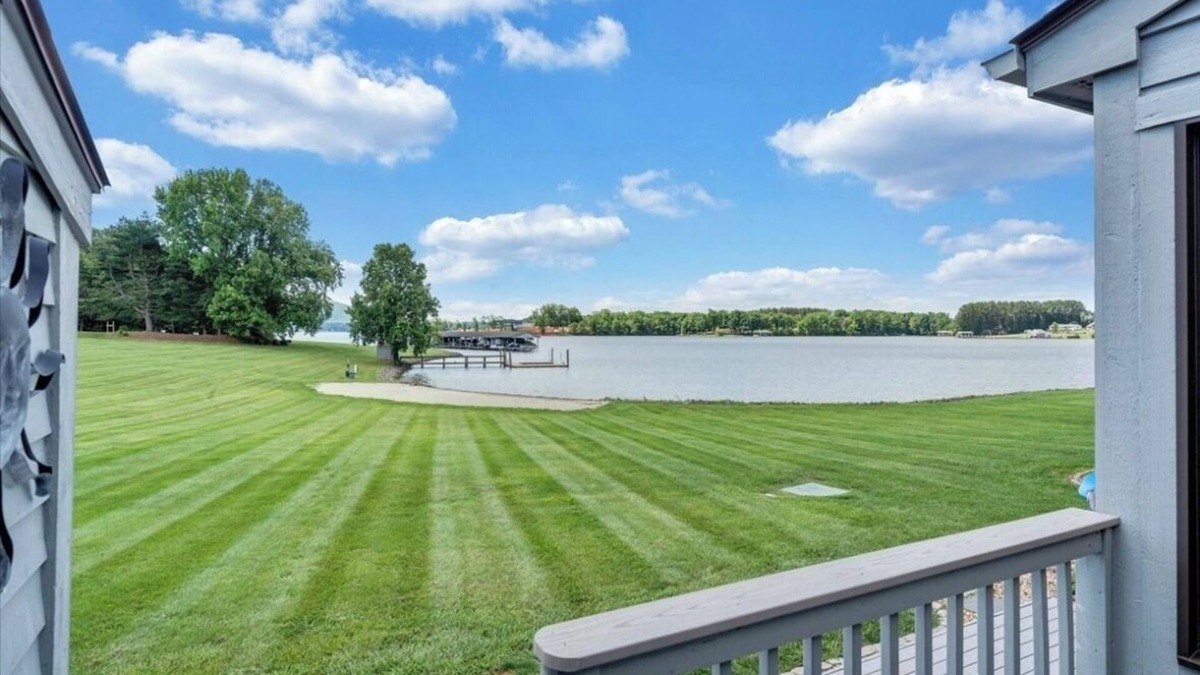 North Shore Condo | Bernard's Best! 4 bedroom vacation patio home on Smith Mountain Lake!