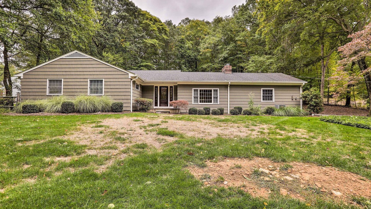 Bernardsville House | Bernardsville Abode w/Private Pool + Patio!