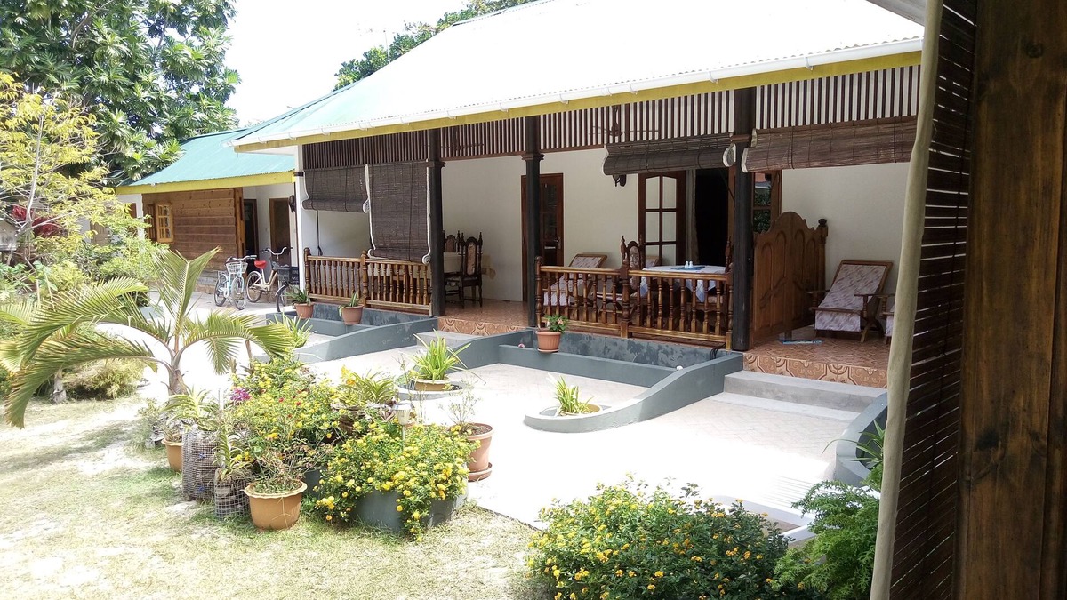 La Passe Bed & Breakfast | Beryl Guesthouse - Koko Room, near village, Anse Severe 5mn by bike