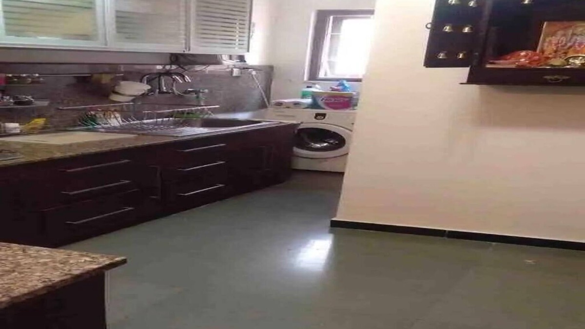 Besant Nagar Apartment | Besant Nagar, Fully Furnished Accommodates 6 adults-Wireless Internet ready