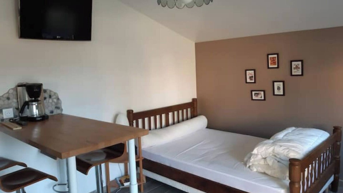 Velaux Apartment | Beside the olive grove
