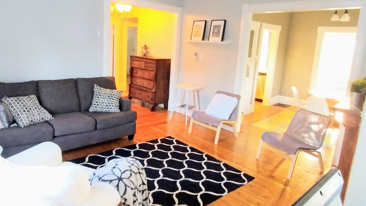 Shelburne Apartment | Beside The Tulip Tree - 3Bd Historic Home located in Waterfront District