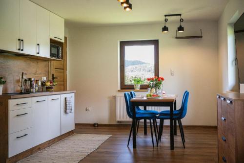 Ustron Apartment | Beskidzki Zakątek Ustroń - Przytulny domek z kominkiem, idealny na relaks i ucieczkę od miasta