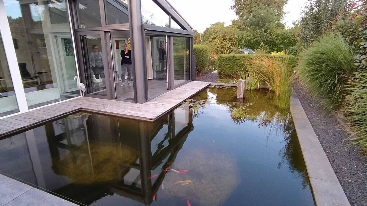 Brocksteg House | Besonderes Freistehendes, Naturnahes Häuschen mit Wintergarten, Teich und Garten