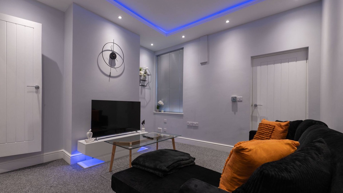 Burslem House | Bespoke 2-Bed House in Stoke-on-Trent