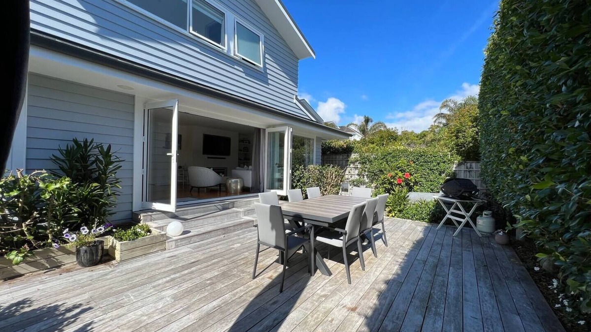 Takapuna House | Bespoke Stays - Townhouse by the Sea