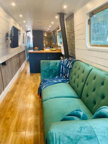 Castlefield Boat Rental | BespokeNarrowBoat