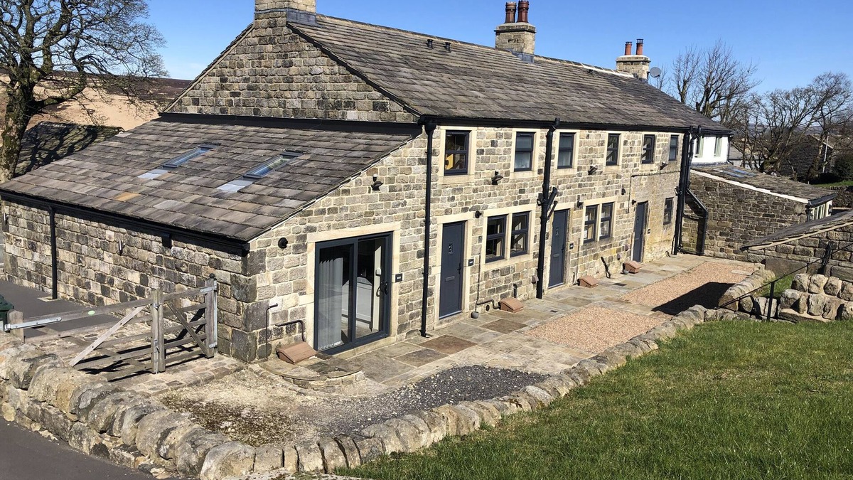 Lumbutts Cottage | BESS COTTAGE, romantic, with a garden in Cragg Vale