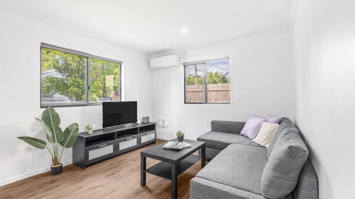 East Brisbane House | Best Affordable 3B Unit @CBD steps to Rive/Stadium