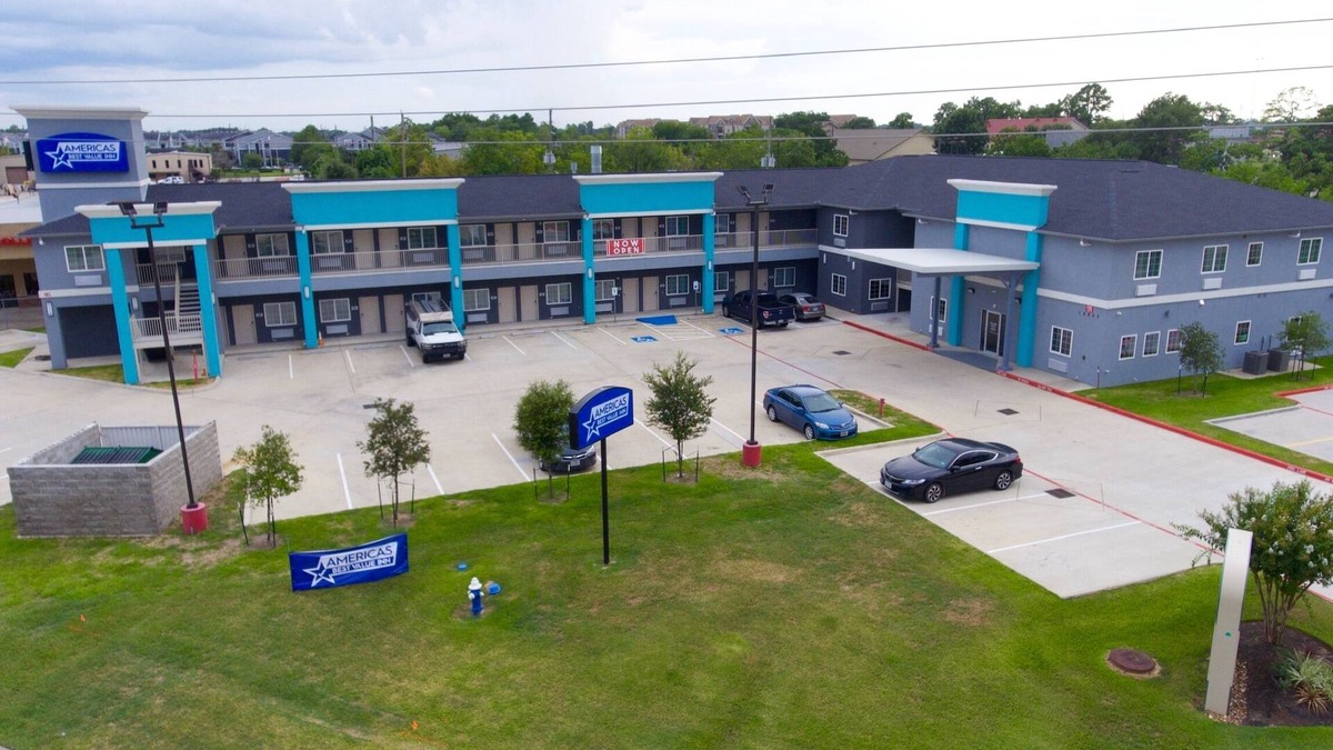 Barker Hotel | Best Apartments in Houston Willowbrook