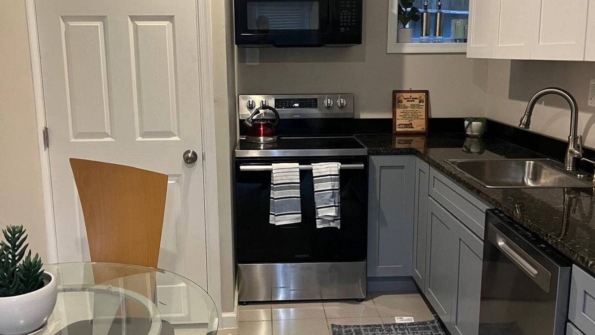 16th Street Heights Apartment | Best Choice. Spacious, 1BR 1BA Apt in NW DC area with free street parking.
