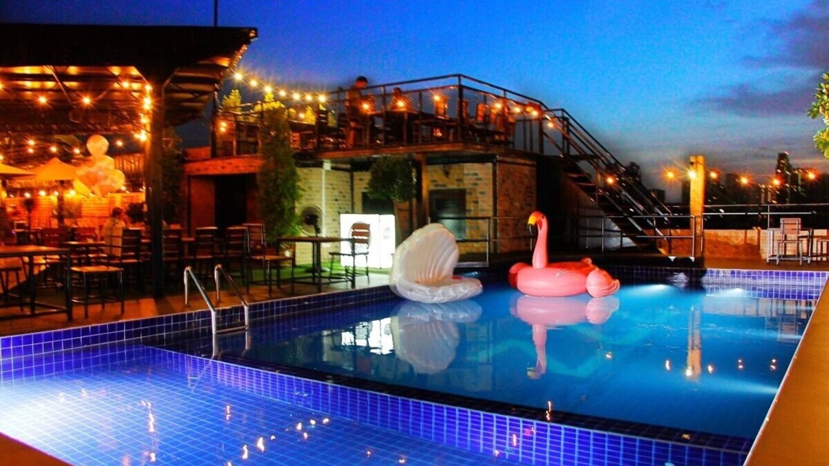 Ekkamai Apartment | Best City Center Ekamai Sukhumvit Newly Renovated 1 Bedroom + Living Area 60 Sqm