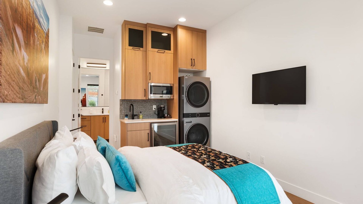 Hurricane Apartment | Best Deal! Modern Luxury Casita! Kitchenette & W/D