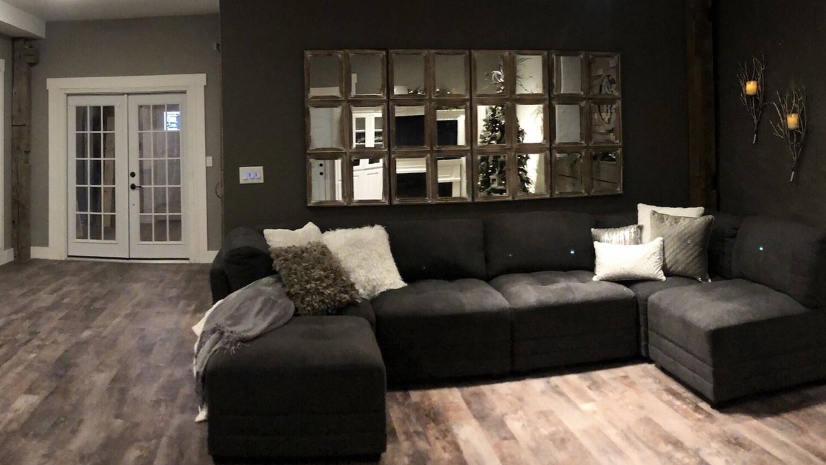 Madison Apartment | Best downtown location! Stablemaster’s Quarters. Awarded winning! Come see why…