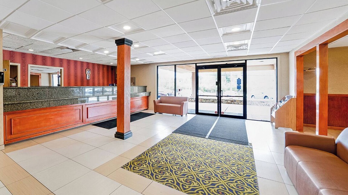 Foxboro Hotel | Best for Unwinding! Free Breakfast, 2 Convenient Units w/Free Parking!