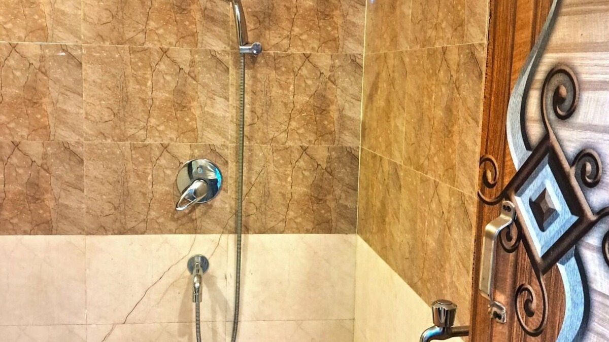 Vasant Kunj Bed & Breakfast | Best hotel in vasant kunj near IGI airport and nearby fortis hospital.