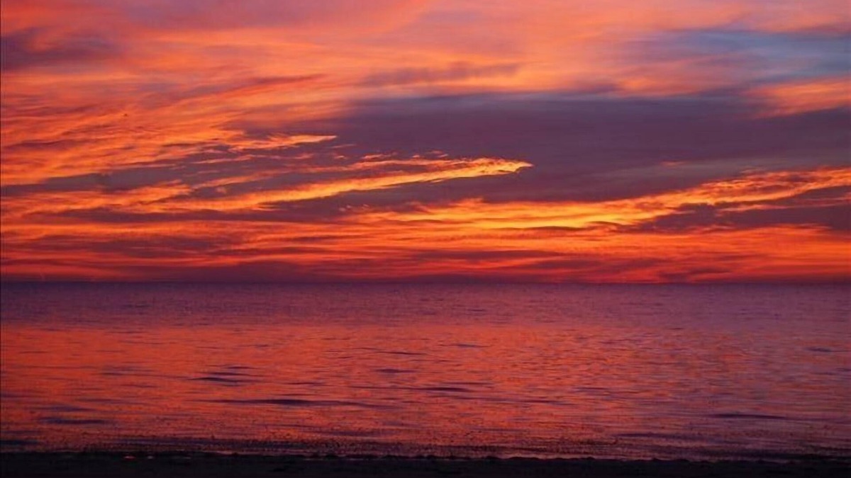 Oostburg House | BEST LAKE HOUSE, BEST BEACH HOUSE Lake Michigan, relaxing!