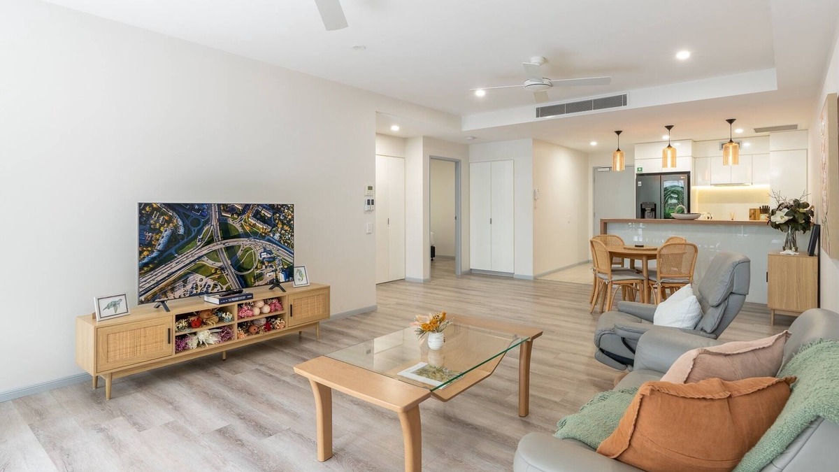 Spring Hill Apartment | Best Location 2-Bed with Gym, Pool 7-min From CBD
