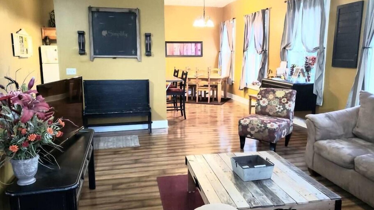 Lebanon Apartment | Best location beautiful spacious loft in the heart of downtown Lebanon Ohio