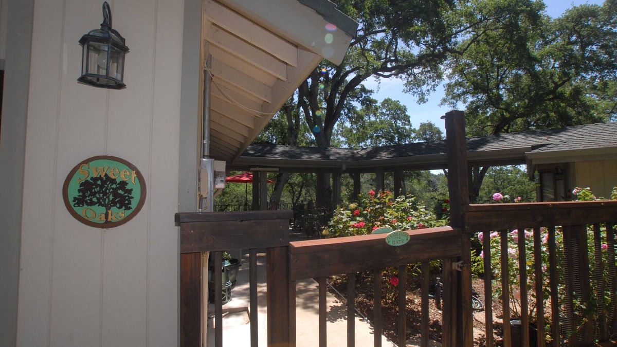 Plymouth House | Best Location for Shenandoah Valley & Historic Towns