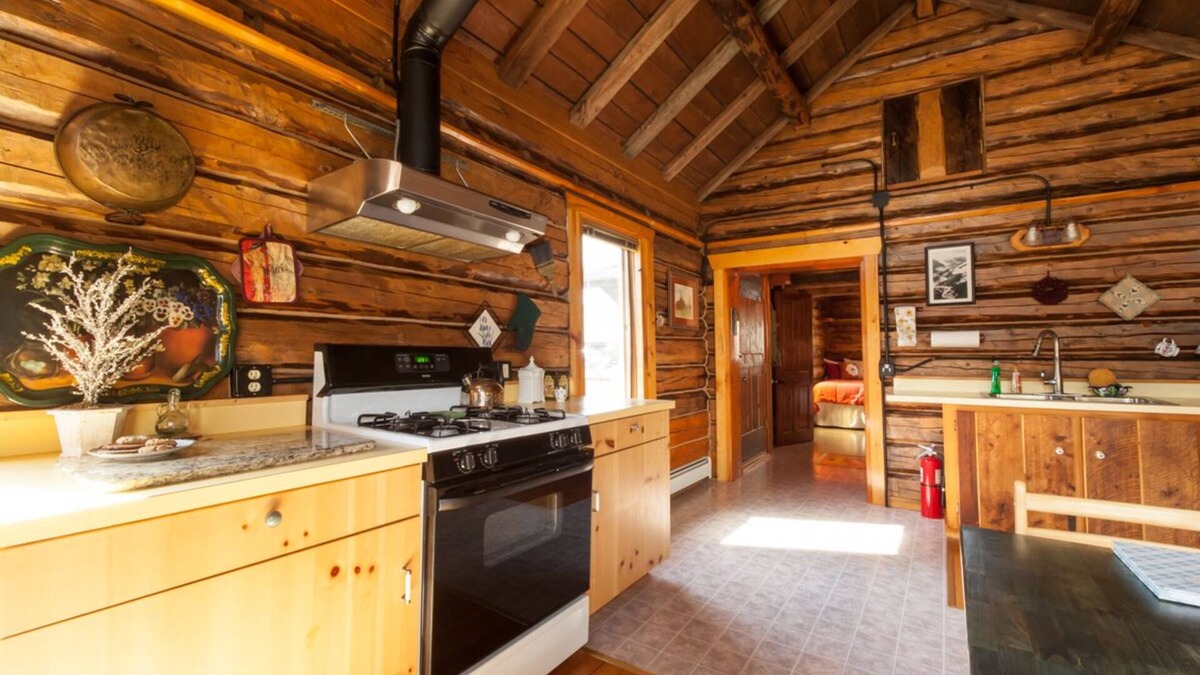 Talkeetna House | Best Location - Historic Elegance on Main Street