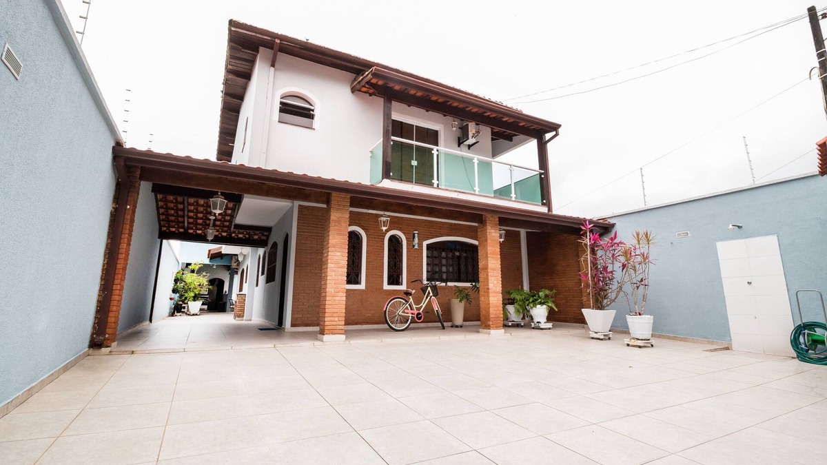 Centro House | Best location in Caraguá with pool - 5 bedrooms - Up to 20 people