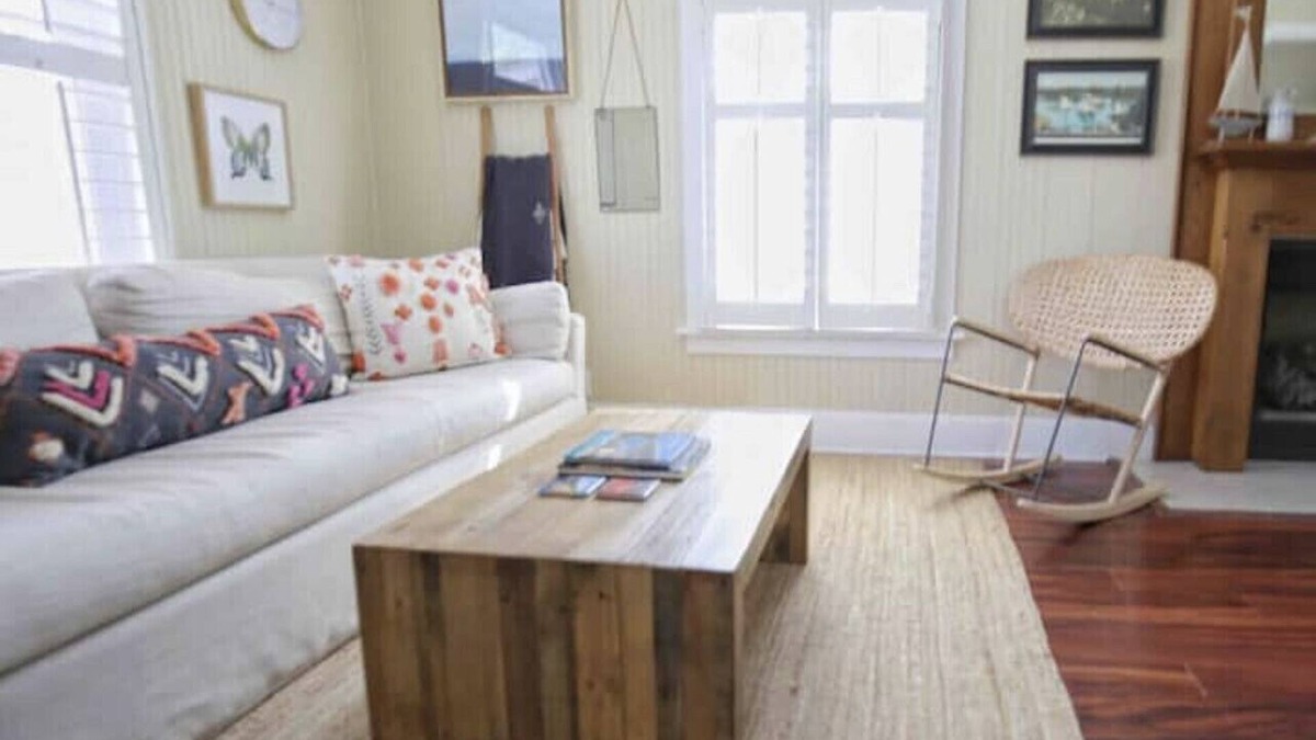 Charlevoix Cottage | BEST LOCATION in CVX! 1.5 blocks from Lake MI Beach & DOWNTOWN CHARLEVOIX!