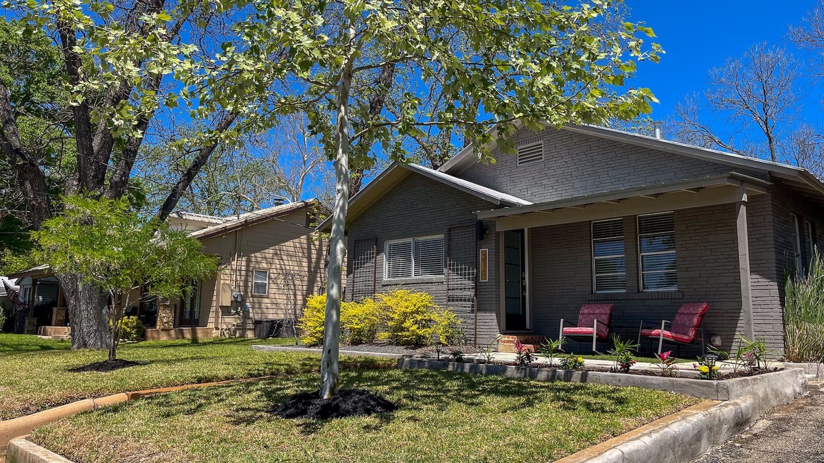 Fredericksburg House | Best Location in Town - Steps from downtown, wine shuttles, restaurants, etc.