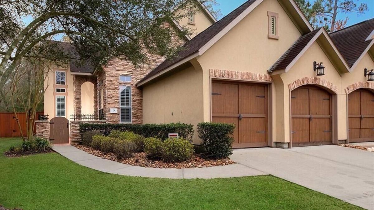 The Woodlands House | Best location in Woodlands! Family friendly home. 1 mile from everything