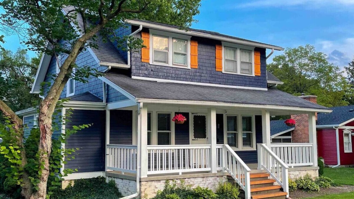 Perrysburg House | Best Location, Renovated, Walk Uptown! - 3br/3ba